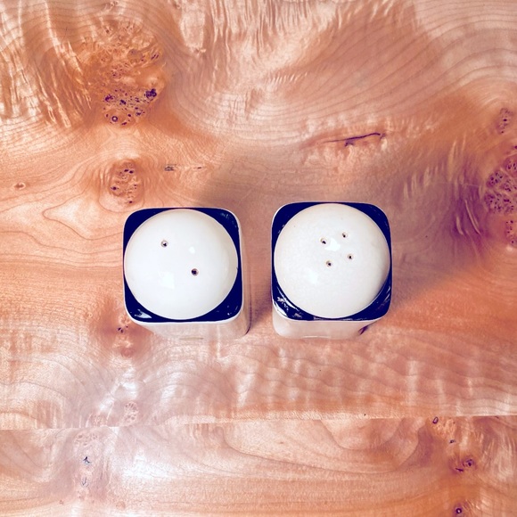 Vintage Ceramic Rooster and Hen Salt & Pepper Shakers - Picture 4 of 4